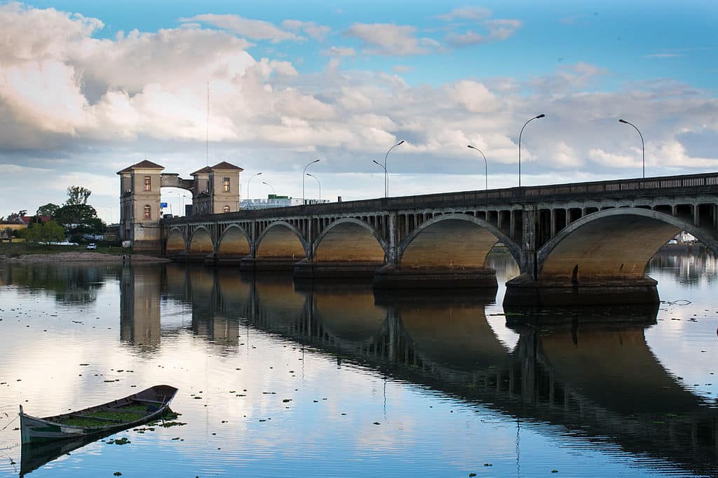 Livraria online - atendimento com livreiro - Barsa Livros - Ponte Internacional Barão de Mauá. Fronteira Brasil/Uruguai